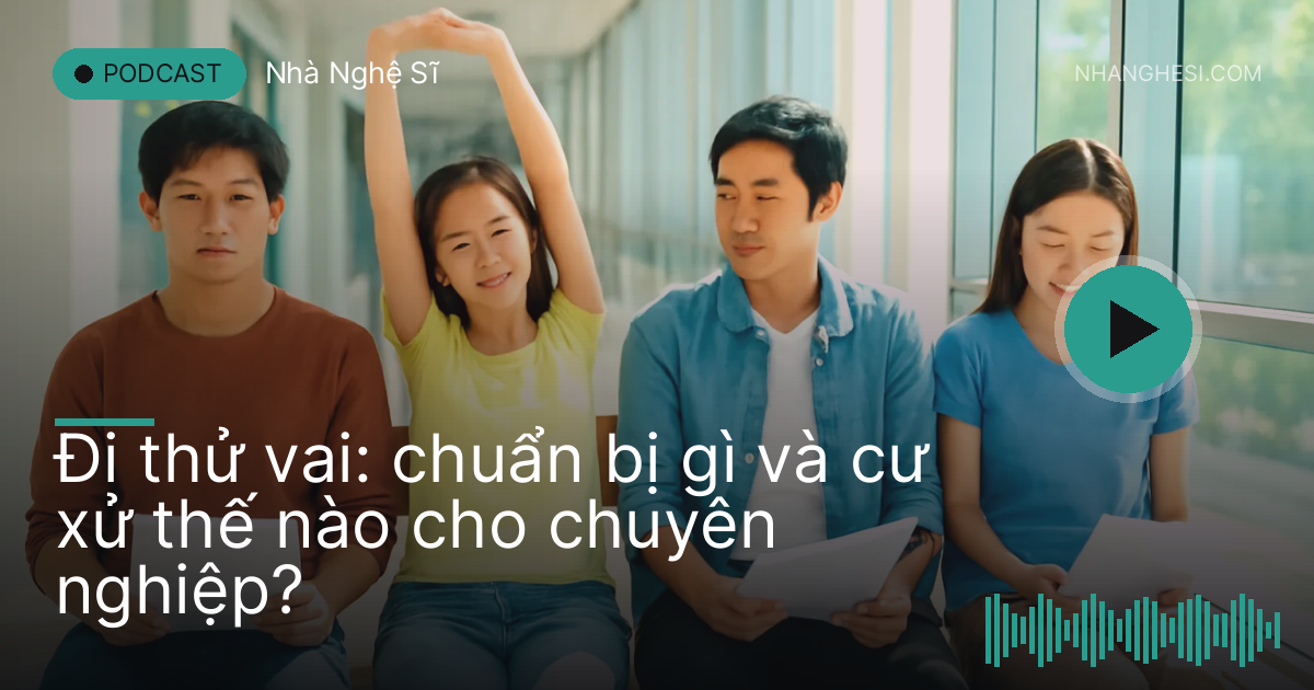 Các diễn viên trẻ ngồi chờ thử vai trên băng ghế hành lang, tay cầm kịch bản