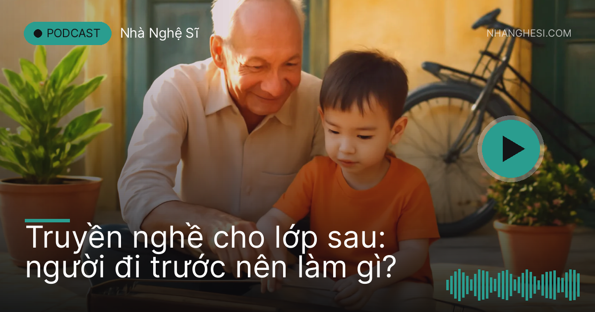 Ông thầy đàn bầu dạy cháu nhỏ trên hiên nhà, hai người ngồi cạnh nhau